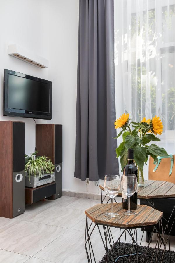 Cracow Best Location Apartment With Garden By Cozyplace Krakow Exterior photo