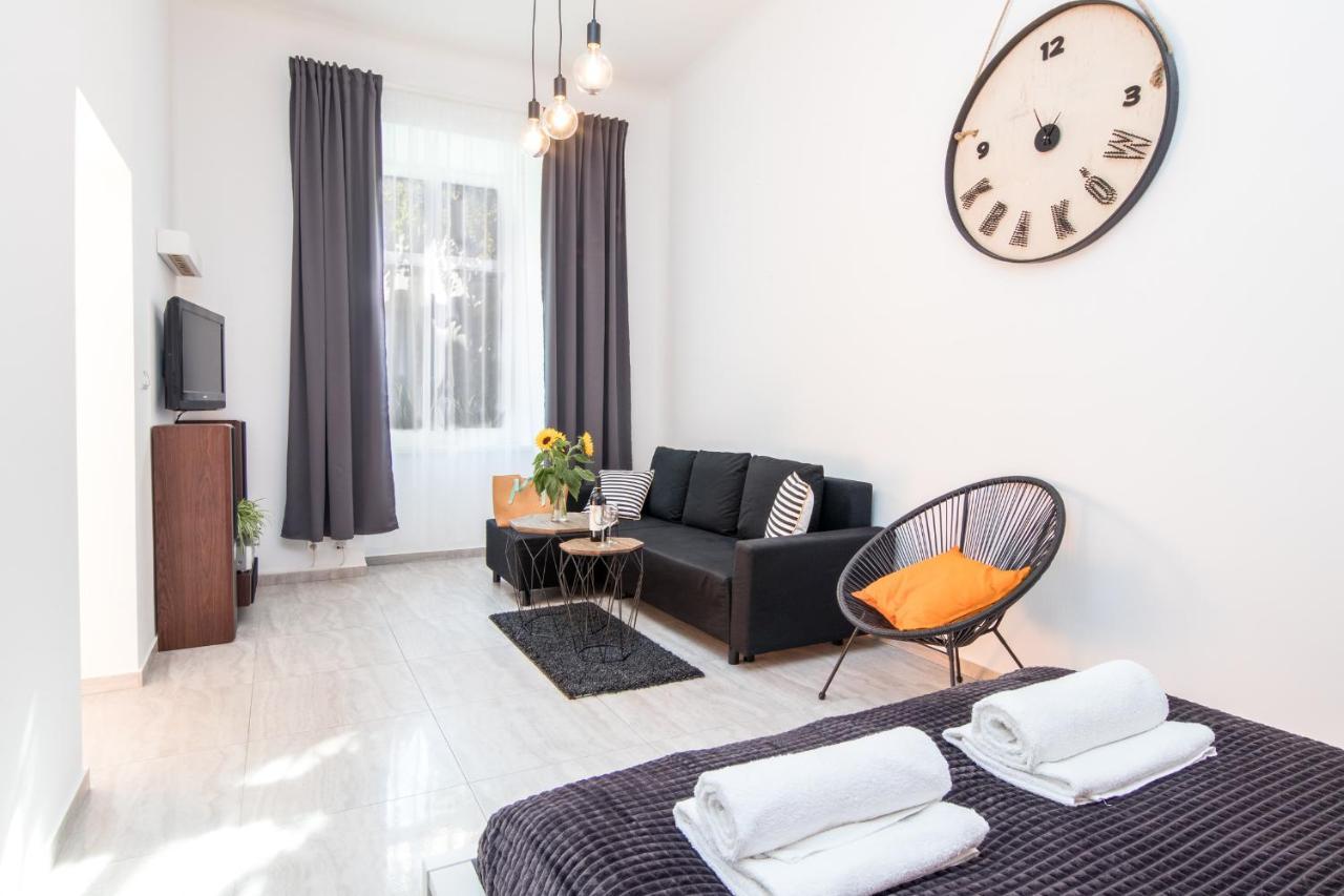 Cracow Best Location Apartment With Garden By Cozyplace Krakow Exterior photo